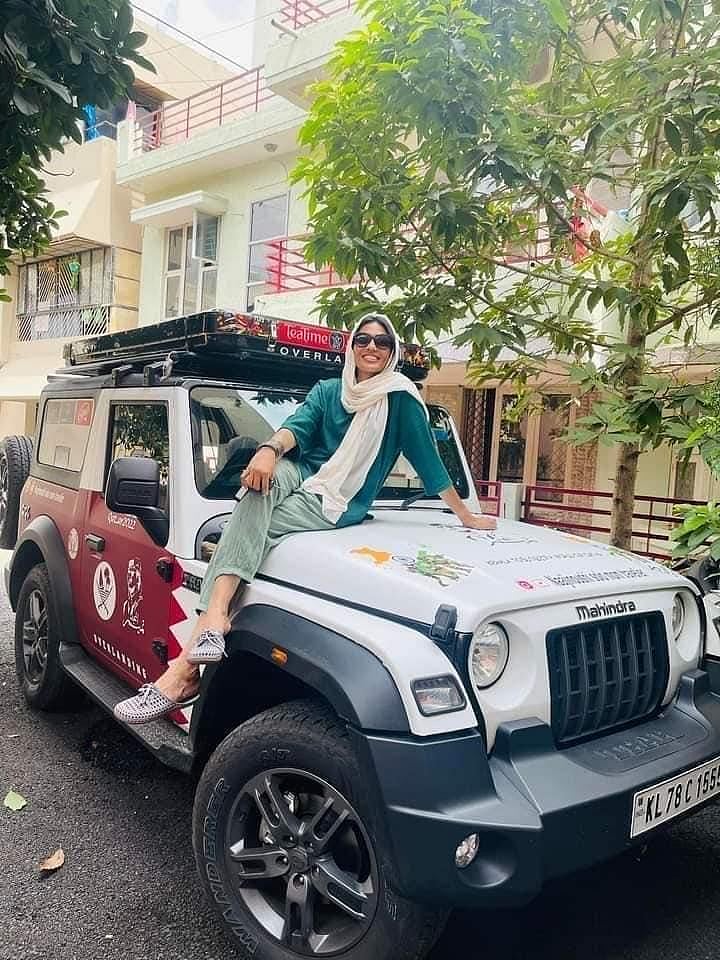 கண்ணூர் TO கத்தார்.. Football உலகக் கோப்பையை காண தனியாக காரில் பயணம் செய்யும் 5 குழந்தைகளின் தாய்!