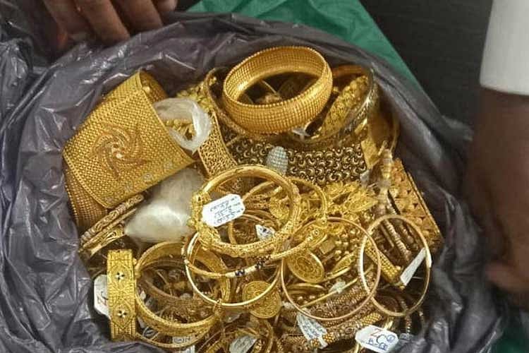 நகையை பாலிஷ் போடக் கொடுத்த பெண்களுக்கு காத்திருந்த அதிர்ச்சி.. கைவரிசை காட்ட முயன்ற வடமாநில கும்பல்!