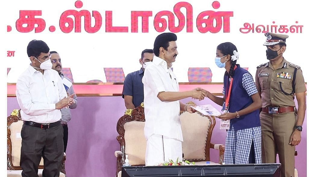 இடைநிற்றல் மாணவர்களின் கைப்பிடித்து  உயர்கல்விக்கு அழைத்து செல்லும் கல்வித் தந்தையே முதல்வர்: முரசொலி!