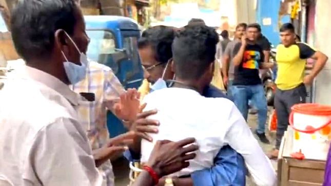 வீட்டை விட்டு ஓடிய மாணவன்.. ஒரு வருடத்திற்கு பின் மும்பையில் மீட்ட போலிஸ்: ஆனந்தக் கண்ணீரில் பெற்றோர்!