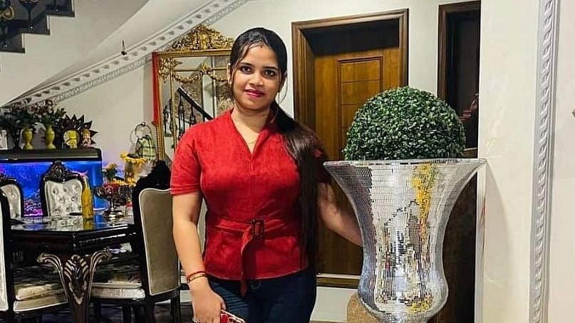 ஒடிசாவை உலுக்கும் Honey trap வழக்கு.. பெண்ணின் அந்தரங்க வலையில் சிக்கிய பா.ஜ.க உள்ளிட்ட கட்சி தலைவர்கள்!