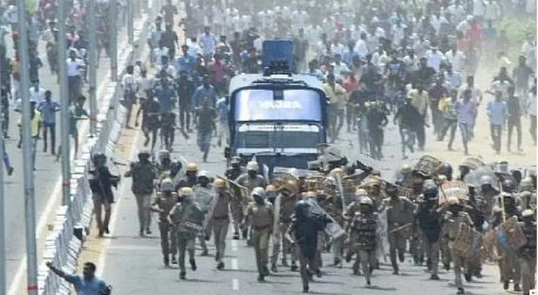 தூத்துக்குடி துப்பாக்கிச்சூடு.. 4 காவலர்கள் சஸ்பெண்ட் :  நடவடிக்கை எடுக்க துவங்கிய தமிழ்நாடு அரசு!