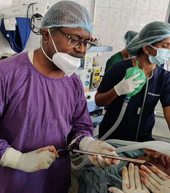 2 மாதங்களாக நுரையீரலில் சிக்கியிருந்த சப்போட்டா விதை.. அறுவை சிகிச்சை மூலம் அகற்றிய அரசு மருத்துவர்கள் !