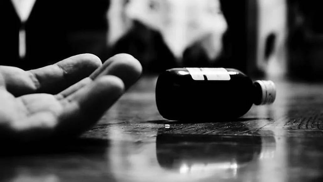 காதலன் பேசாததால் விஷம் அருந்திய சிறுமி.. உடன் இருந்த தோழிகளும் விஷம் குடித்த சோகம்.. ம.பி-யில் அதிர்ச்சி!