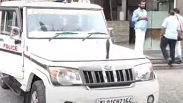 71 வயது முதியவருடன் நெருக்கமாகப் பழகி ரூ. 3 லட்சம் ஏமாற்றிய பெண்.. போலிஸில் சிக்கியது எப்படி?