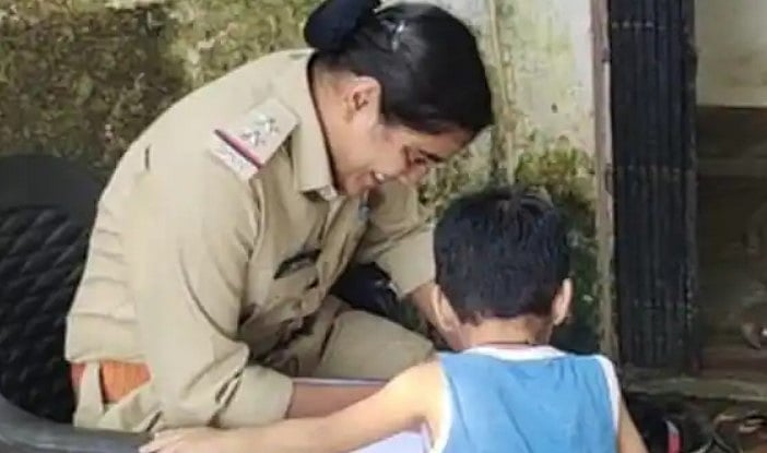 ’Mommy-யை கைது செய்யுங்க’.. காவல்நிலையத்தில் அடம் பிடித்த 3 வயது சிறுவன்: ம.பி-யில் நடந்த சுவாரஸ்யம்!