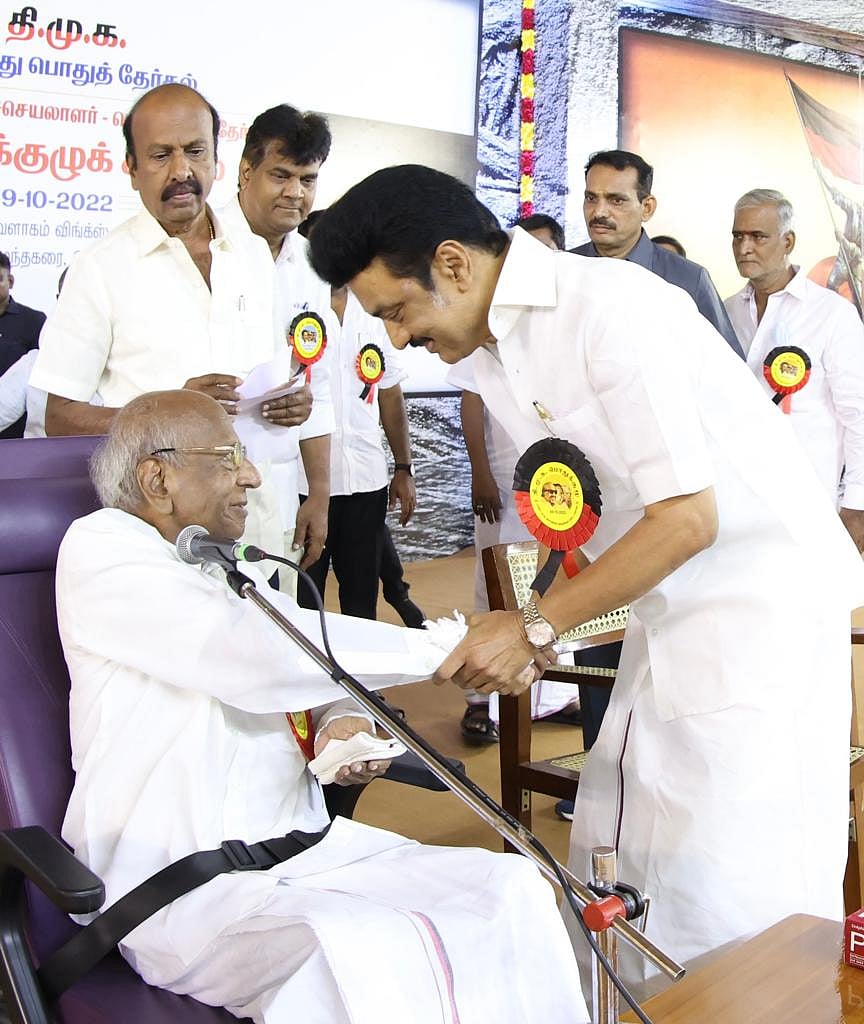 தி.மு.க பொதுக்குழுக் கூட்டம்.. தலைவராக மு.க.ஸ்டாலின் தேர்வு: புகைப்படத் தொகுப்பு இங்கே!