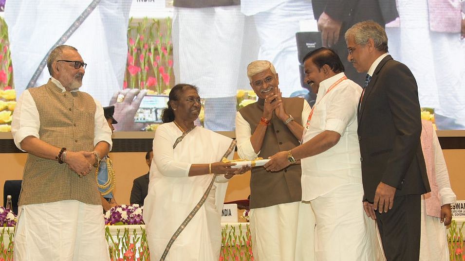 கிராமங்களில் 60% குடிநீர் குழாய் இணைப்பு.. பா.ஜ.க ஆளும் மாநிலங்களை பின்னுக்கு தள்ளி தமிழக அரசு முதலிடம்! 