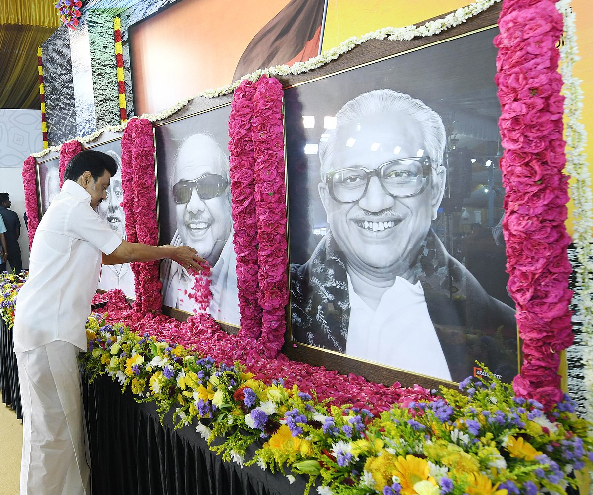 தி.மு.க பொதுக்குழுக் கூட்டம்.. தலைவராக மு.க.ஸ்டாலின் தேர்வு: புகைப்படத் தொகுப்பு இங்கே!