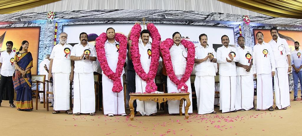 தி.மு.க பொதுக்குழுக் கூட்டம்.. தலைவராக மு.க.ஸ்டாலின் தேர்வு: புகைப்படத் தொகுப்பு இங்கே!