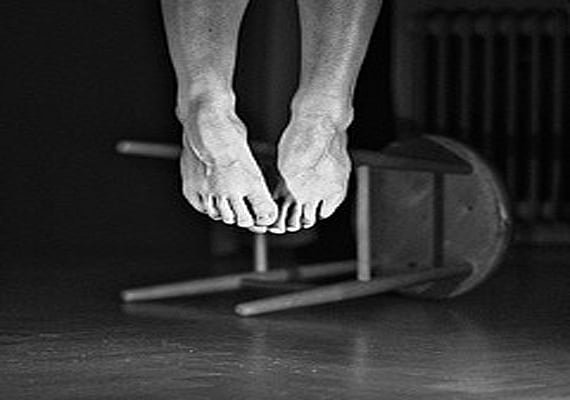 திருட வந்த இடத்தில் தூக்கில் தொங்கிய நிலையில் கிடந்த திருடன்.. பரபரப்பான பெங்களூரு.. நடந்தது என்ன ?