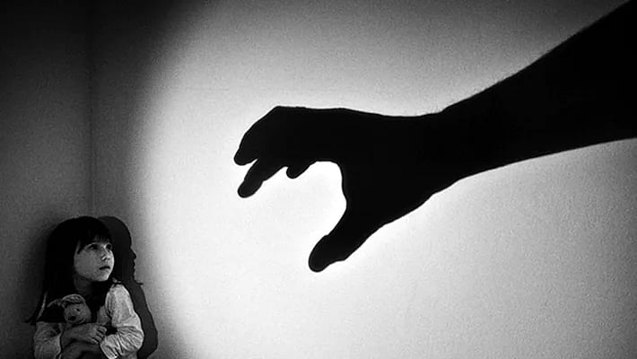 பச்சிளம் குழந்தைக்கு பல நாட்களாக பாலியல் வன்கொடுமை.. ஆசிரியரே செய்த அவலம்.. ம.பி-யில் அரங்கேறிய கொடூரம் !