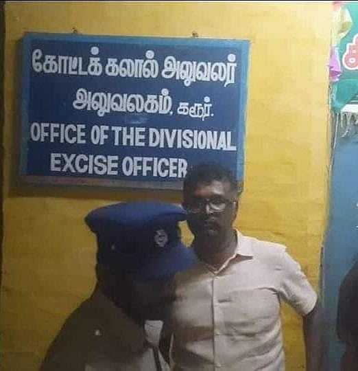 வேலை வாங்கித் தருவதாக ரூ.12 லட்சம் மோசடி.. அதிமுக தகவல் தொழில்நுட்ப பிரிவு நிர்வாகியை கைது செய்த போலிஸ்!