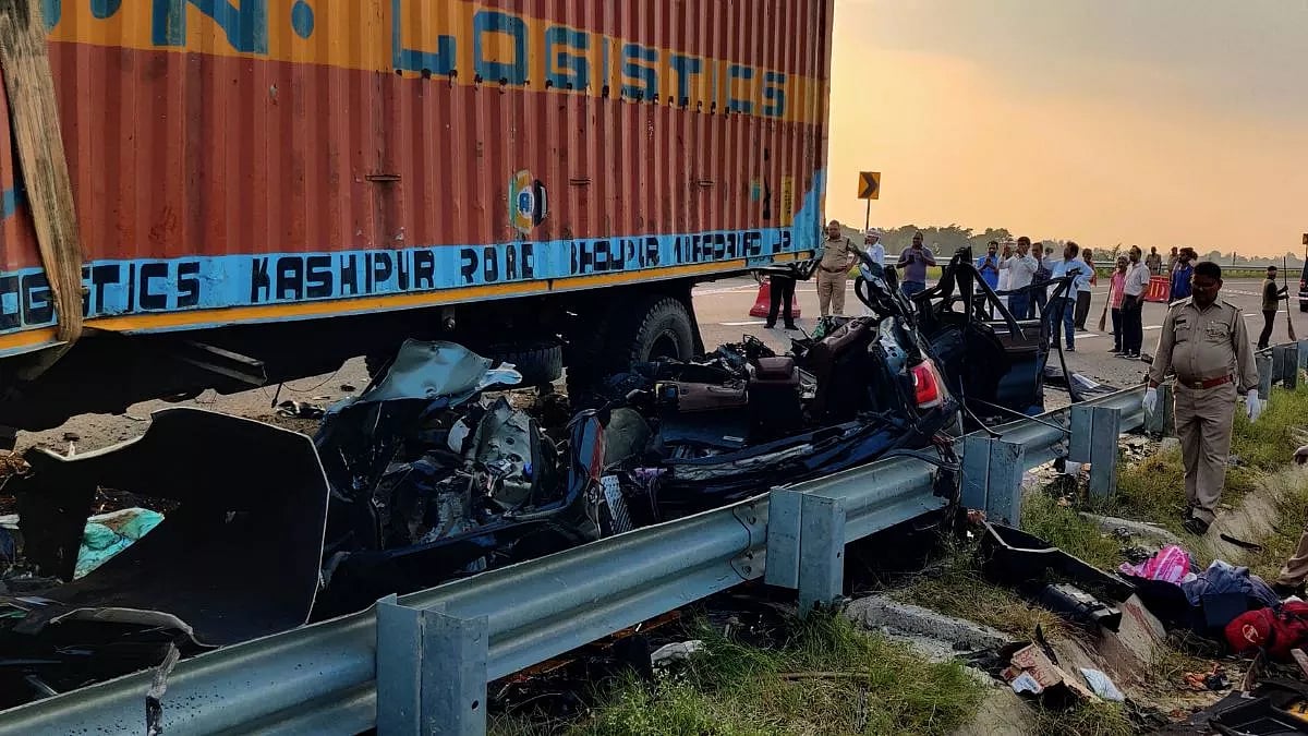 'இன்னும் வேகமா போ'- 230 கி.மீ வேகத்தில் லாரி மீது மோதிய BMW கார்.. FACEBOOK LIVE செய்தபோது நேர்ந்த சோகம்!