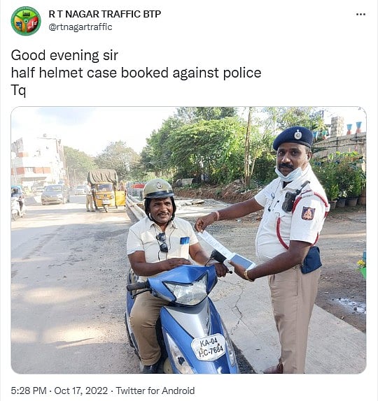 ஹெல்மெட் விதிகளை மீறிய போலிஸ்கள்.. அபராதம் விதித்த சக போலிஸ்.. இணையத்தில் வைரலாகும் புகைப்படம் !