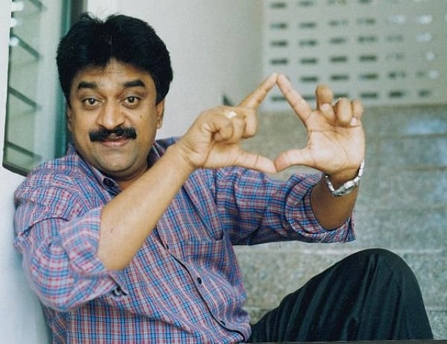 திருப்பூர் சப் கலெக்டர் ஆன காமெடி நடிகரின் மகன்.. வாழ்த்து மழையில் நனைய வைக்கும் ரசிகர்கள்..