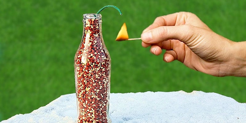 கண்ணாடி பாட்டிலில் பட்டாசு வெடித்த சிறுவன்.. தட்டிக்கேட்ட இளைஞருக்கு நேர்ந்த கதி.. மும்பையில் கொடூரம் !