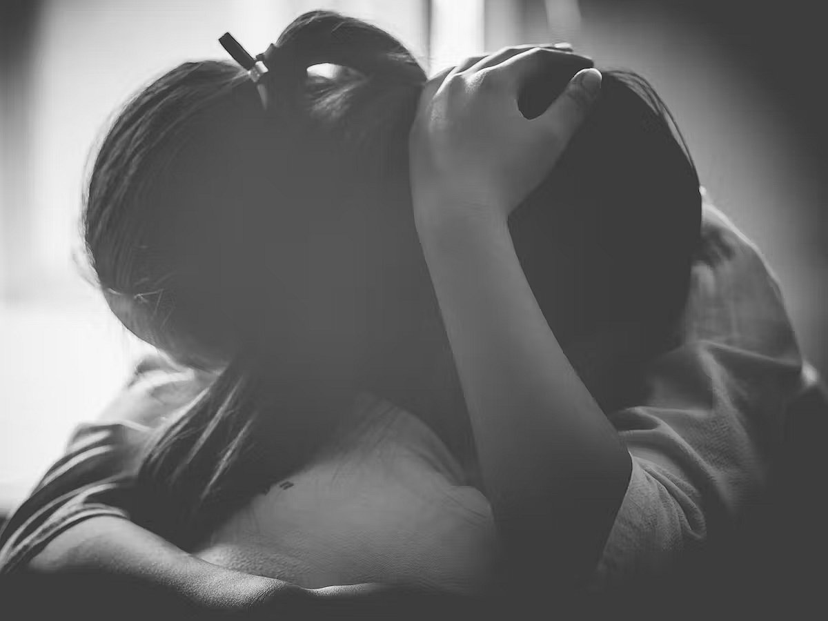 உ.பி :கல்லூரி மாணவியை பாலியல் வன்கொடுமை செய்த இளைஞர்.. பெண்ணின் தங்கை வந்ததால் தப்பிய உயிர் ! 