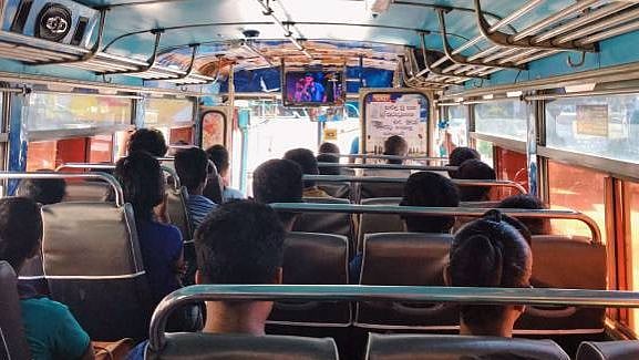 சொந்த ஊருக்குச் செல்லும்போது நடந்த துயரம்..  மாரடைப்பு ஏற்பட்டு பேருந்திலேயே உயிர்விட்ட பயணி!