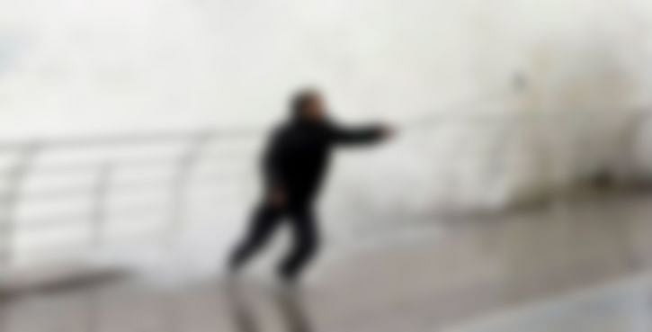 தொடரும் SELFIE மோகம்.. ஆற்றங்கரையில் நின்று போட்டோ.. தவறி விழுந்த சகோதரிகளுக்கு நேர்ந்த சோகம் !