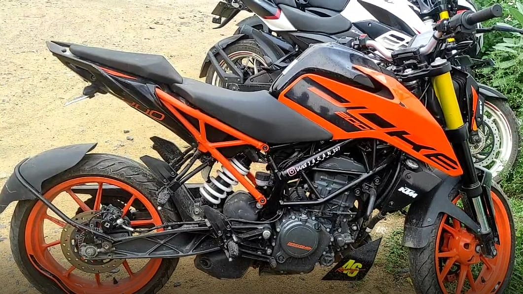 மகன் ஆசைப்பட்டதால் ரூ. 2 லட்சத்திற்கு வாங்கிய KTM பைக்..
8 மாதத்திலேயே பழுதானதால் பெற்றோர் அதிர்ச்சி!