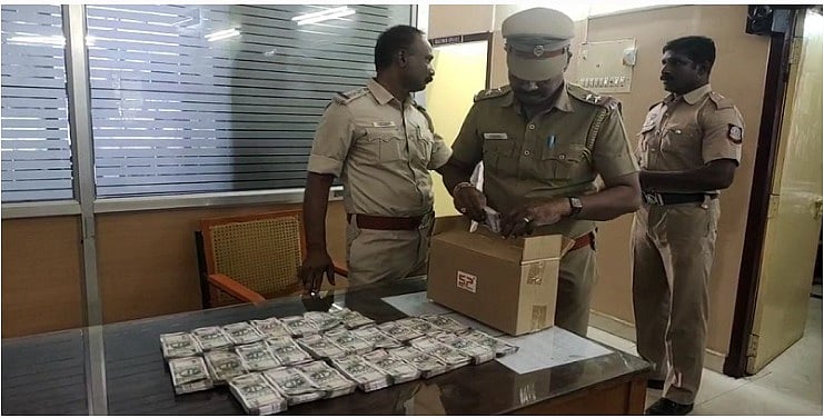 சாலையோரத்தில் கிடந்த ரூ.500 நோட்டு கட்டுகள்.. அள்ளிச்சென்ற பொதுமக்களுக்கு காத்திருந்த அதிர்ச்சி !