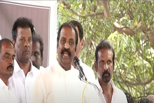 “தமிழை சட்டத்தால் அழிக்க பார்க்கிறார்கள்.. இருமொழி கொள்கைதான் எங்களது கொள்கை” : வைரமுத்து ஆவேசம் !