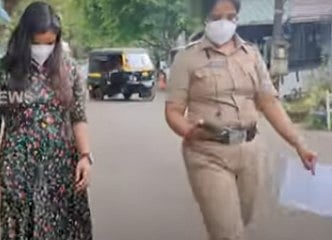 71 வயது முதியவருடன் நெருக்கமாகப் பழகி ரூ. 3 லட்சம் ஏமாற்றிய பெண்.. போலிஸில் சிக்கியது எப்படி?