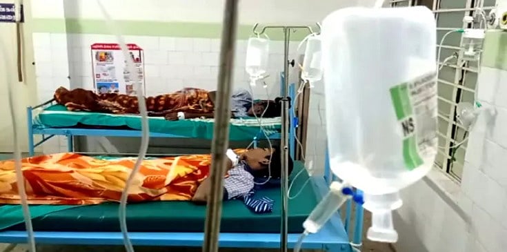 பள்ளி சிறுவர்களை துரத்தி துரத்தி கொட்டிய காட்டு தேனீக்கள்.. 60 பேர் படுகாயம்.. கிருஷ்ணகிரியில் சோகம் !