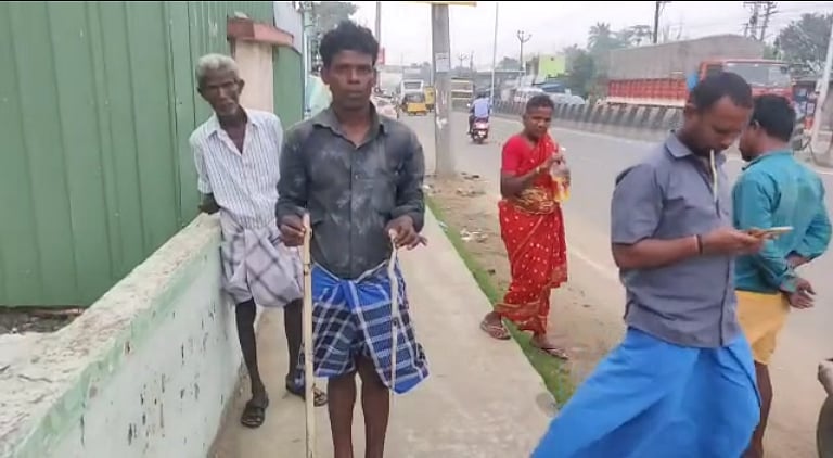 மகனை கடித்த பாம்புகளை கையோடு எடுத்துவந்த தந்தை - மருத்துவமனையில் அலறி அடித்து ஓடிய பொதுமக்கள் !