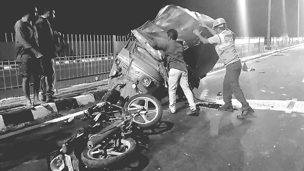 “தடுப்பு சுவரில் மோதி கவிழ்ந்த ஆட்டோ.. காப்பாற்ற சென்ற லாரி டிரைவர் 2 பேர் பரிதாப பலி” : ஆம்பூரில் சோகம்!