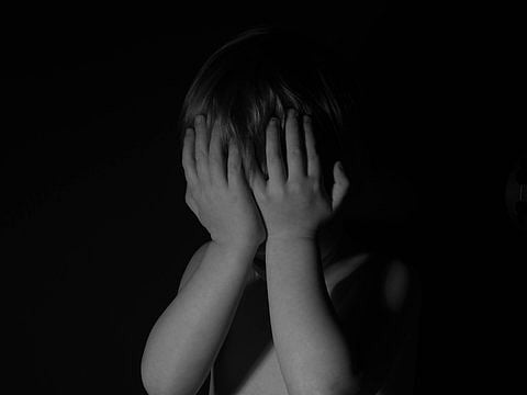 உ.பி: வகுப்பறையில் பூட்டப்பட்ட சிறுமி..வீடு திருப்பாத மகளை தேடி சென்ற பெற்றோருக்கு காத்திருந்த அதிர்ச்சி!