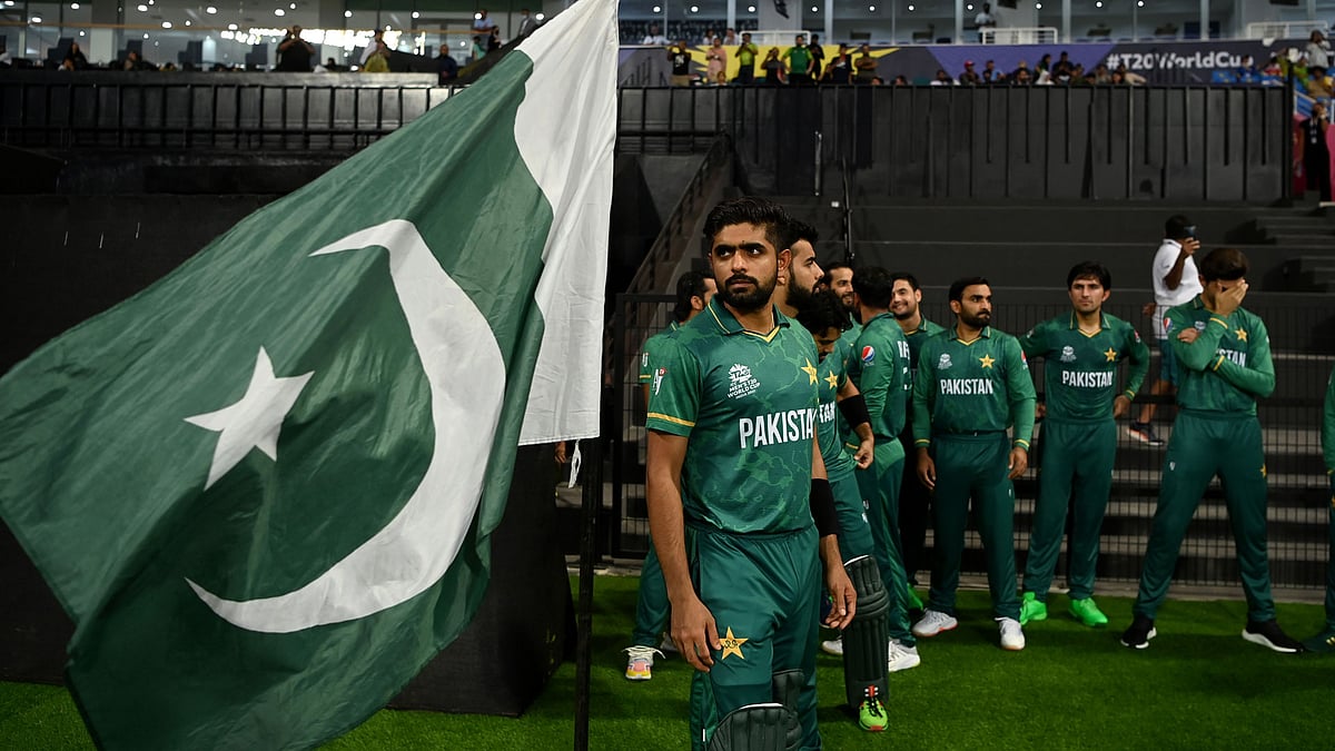 "அணியில் பலருக்கு வெளியே தெரியும் அளவுக்கு தொப்பை இருக்கிறது" - பாகிஸ்தான் முன்னாள் கேப்டன் அதிருப்தி ! 