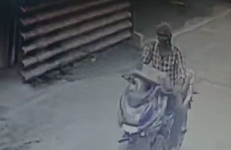 Amazon டெலிவரி வாகனத்தில் இருந்து லேப்டாப் திருட்டு.. கைவரிசை காட்டிய முன்னாள் ஊழியரை சிக்கவைத்த CCTV!