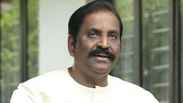 “தமிழை சட்டத்தால் அழிக்க பார்க்கிறார்கள்.. இருமொழி கொள்கைதான் எங்களது கொள்கை” : வைரமுத்து ஆவேசம் !