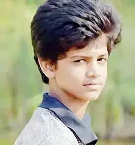 திடீரென பின்னோக்கி நகர்ந்த டிராக்டர்.. சக்கரத்தில் சிக்கி பலியான சிறுவன்.. சோகத்தில் மூழ்கிய கிராமம் !