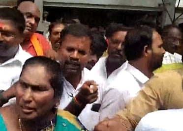 பாஜக அலுவலகத்தில் செய்தியாளர்களுக்கு மிரட்டல்.. பாஜக நிர்வாகிகள் செயலுக்கு பத்திரிகையாளர் சங்கம் கண்டனம்!