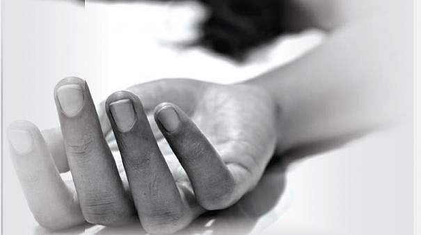 EMI-ல் செல்போன் வாங்கி பரிசளித்த கணவன்.. அதிருப்தியில் மனைவி எடுத்த விபரீத முடிவு!