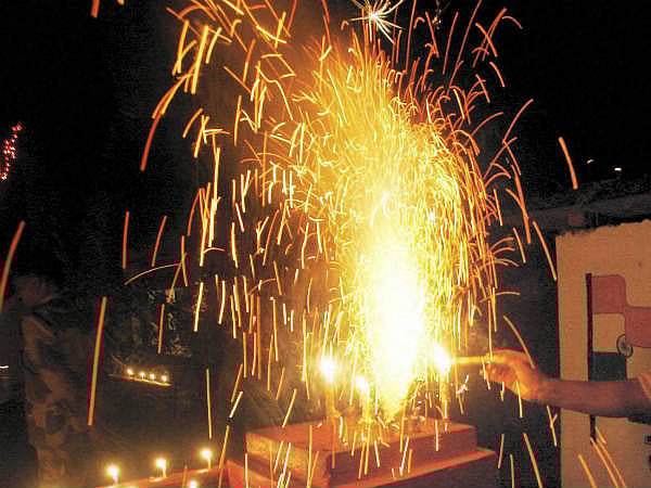 “பசுமை பட்டாசுகளை மட்டுமே வெடிக்க வேண்டும்” : தீபாவளி கொண்டாடுவதற்கு பொதுமக்கள் கடைப்பிடிக்க வேண்டியவை!