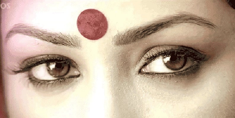 மாதவிடாய் தீட்டு உருவானது எப்படி ? - கல்யாணம் செய்த பெண்கள் நெற்றிக்கு மேல் பொட்டு வைப்பது ஏன் ?