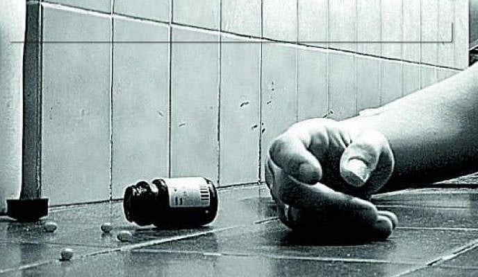 ஒரே நேரத்தில் தற்கொலை செய்துகொண்ட 3 பள்ளி தோழிகள்.. காரணத்தை கேட்டு அதிர்ந்த போலிஸ்.. ம.பி-யில் பரபரப்பு!