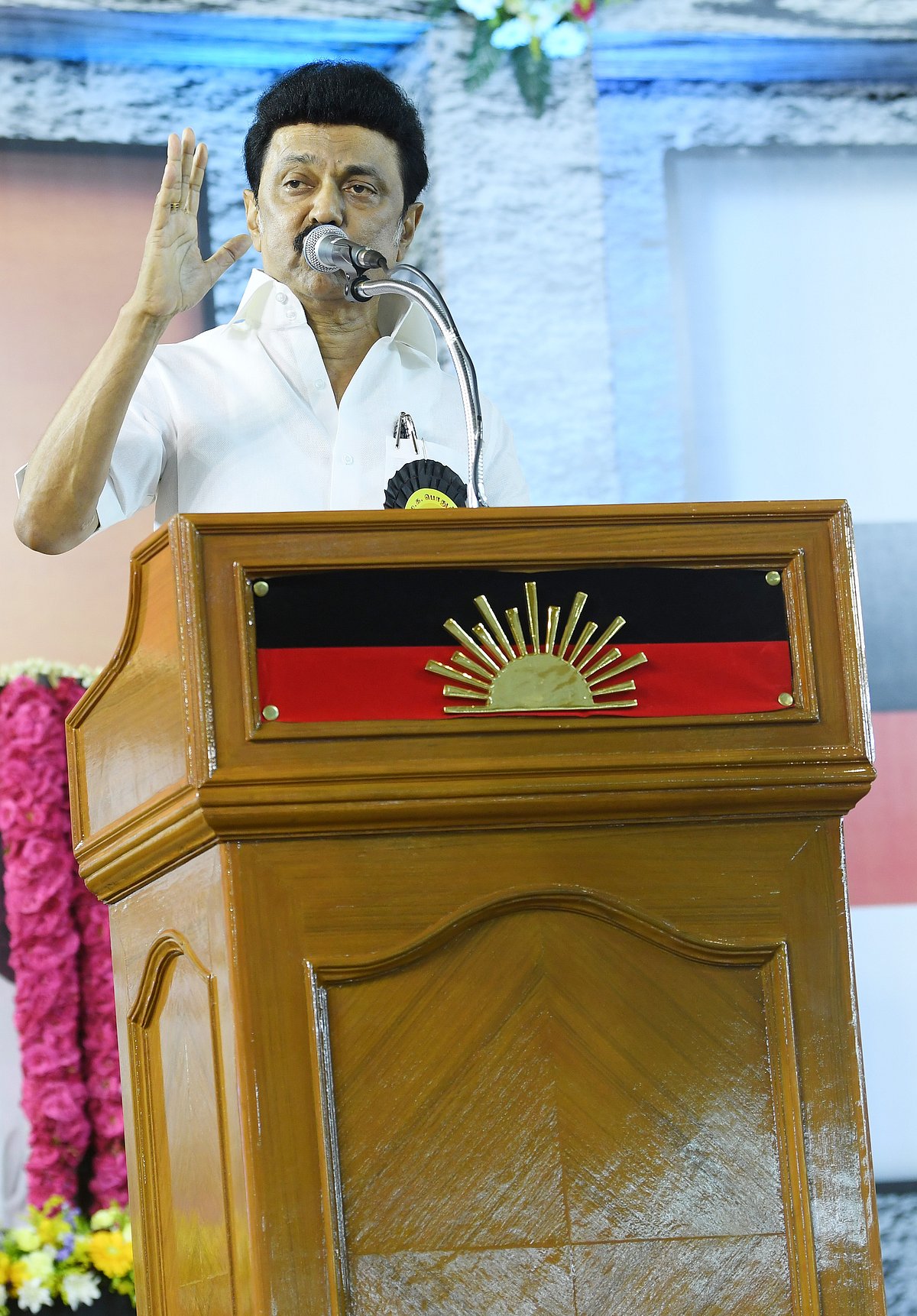 ”இந்தியைப் புகுத்தி இன்னொரு மொழிப்போரைத் திணிக்காதீர்”: கொதித்தெழுந்த முதலமைச்சர் மு.க.ஸ்டாலின்!  