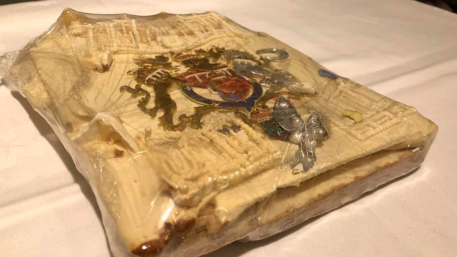 ஏலத்துக்கு வரும் 41 ஆண்டுகள் பழமையான கேக்.. இளவரசர் சார்லஸ்-டயானா திருமண கேக்கை பாதுகாத்த குடும்பம் !