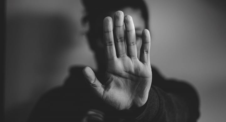 உ.பி :கல்லூரி மாணவியை பாலியல் வன்கொடுமை செய்த இளைஞர்.. பெண்ணின் தங்கை வந்ததால் தப்பிய உயிர் ! 