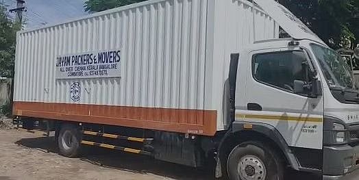 புதிதாக வாங்கிய லாரியில் ரகசிய அறை செட்டப்.. 300 கிலோ குட்கா கடத்தி வந்த கும்பலை தொக்காக தூக்கிய போலிஸ் !