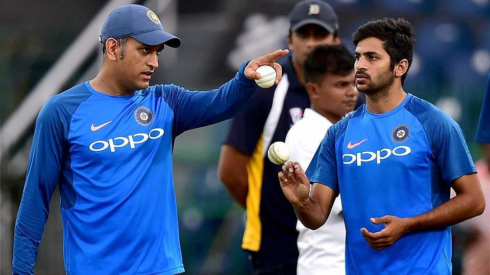 தோனியை பற்றி ஒற்றை வார்த்தையில் பேசி ரசிகர்களை நெகிழ்ச்சியில் ஆழ்த்திய ஷர்துல் !அப்படி என்ன பேசினார்?