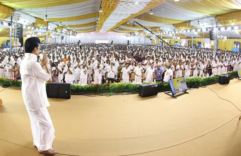 முதல்வர் நாற்காலியில் அமர்ந்திருக்கும் போது 2வது முறை தலைவராக பொறுப்பேற்ற மு.க.ஸ்டாலின்: முரசொலி வாழ்த்து