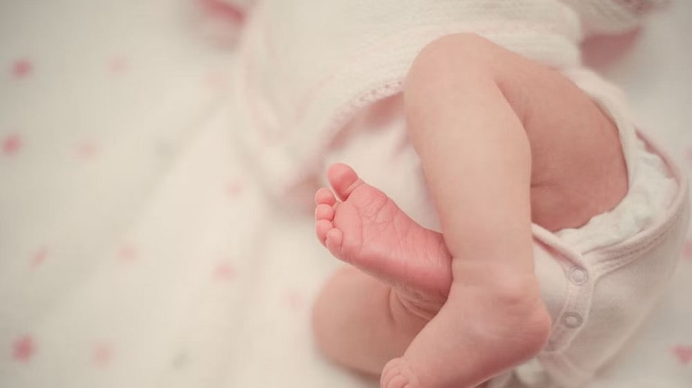 உ.பி : HIV நோய் பாதித்த கர்ப்பிணி பெண்ணை தொட மறுத்த அரசு மருத்துவர்கள்.. குழந்தை இறந்த அவலம் !