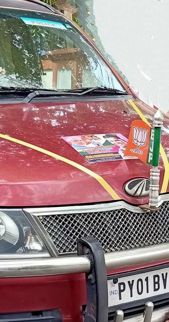 “கார்களில் போலிஸ் ஸ்டிக்கர்ஸ்” - Tollgate கட்டணத்திற்கு பயந்து பா.ஜ.க-வினர் செய்த மோசடி அம்பலம்!