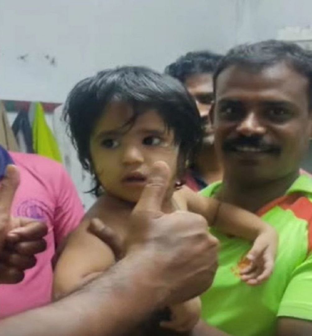 குழந்தை தலையில் சிக்கிய பாத்திரம்.. 2 மணி நேரம் போராட்டத்திற்கு பிறகு மீட்ட மீட்புக்குழுவினர் !